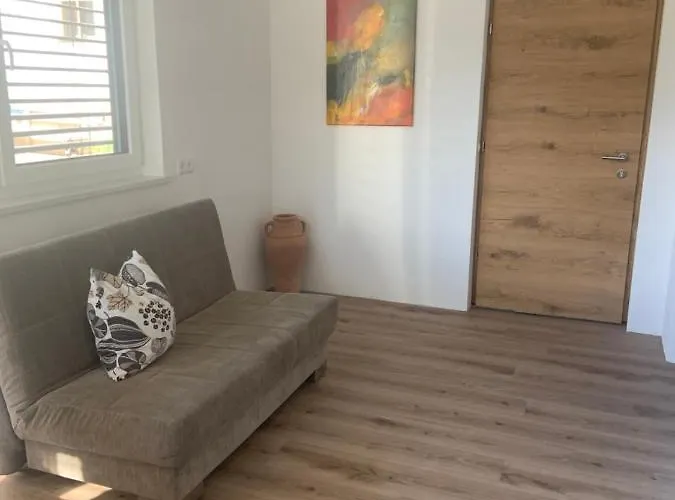 Beate Hassler * ברג אים דראוטל